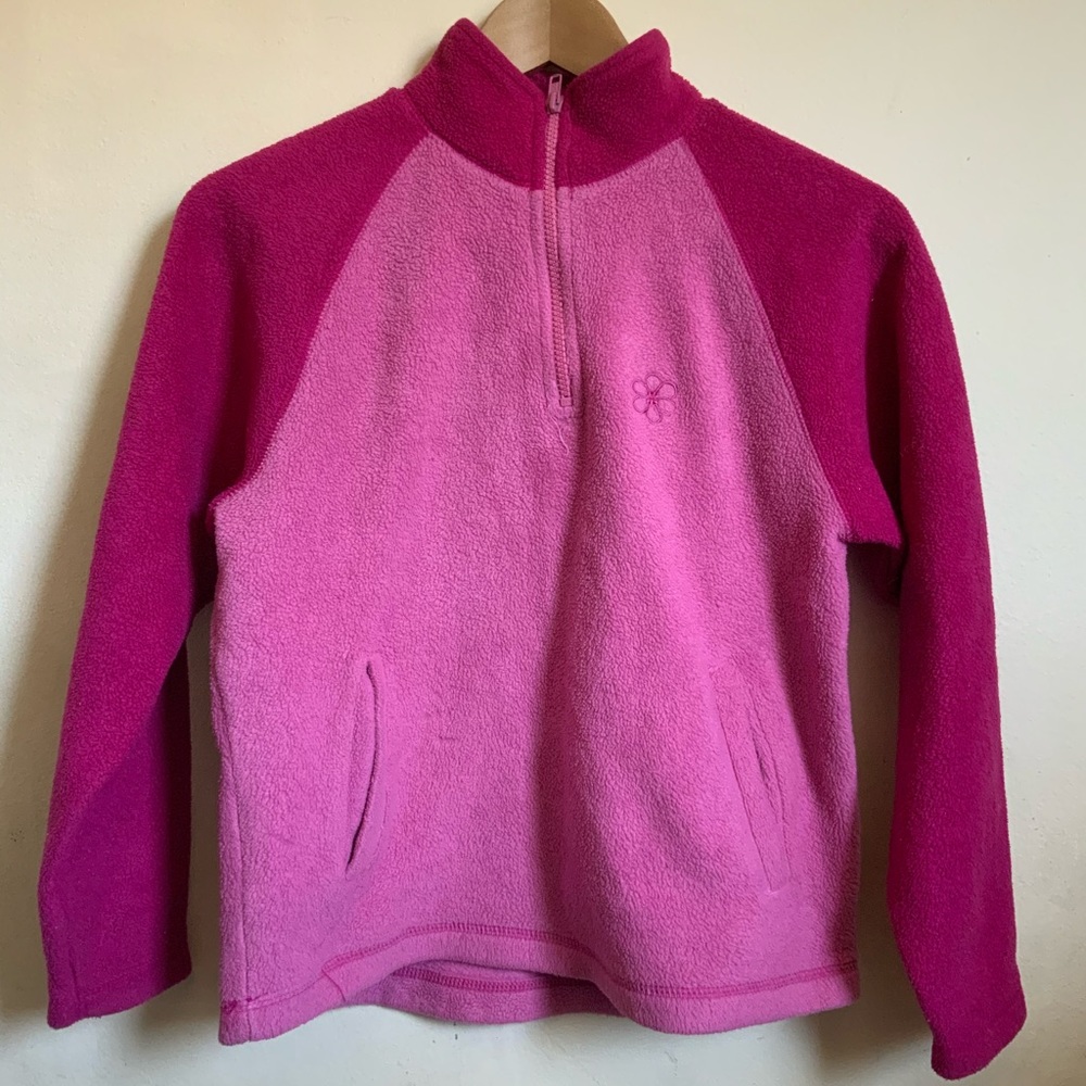 super cute and comfy 🍓 sweater!